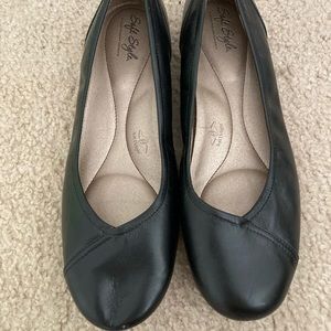 Soft Style Hush Puppies Flats